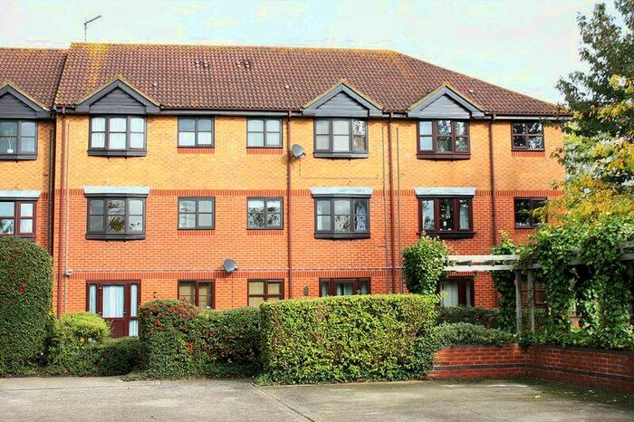 2 Bedroom Flat To Rent In Redbridge, SO15