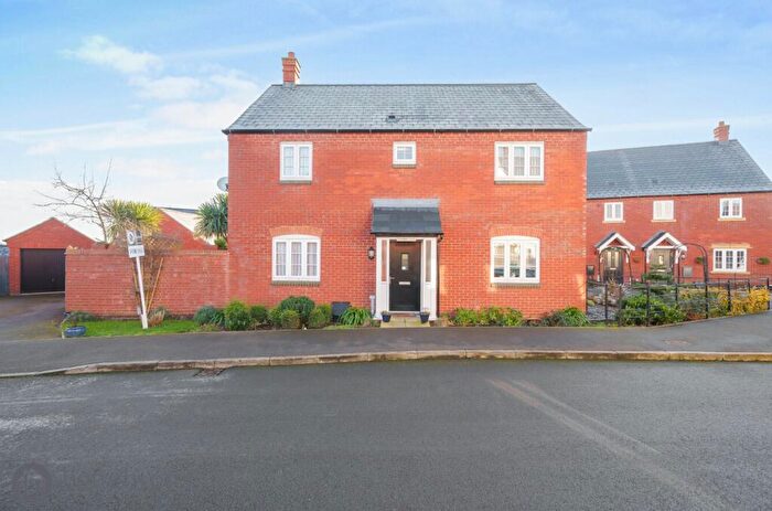 4 Bedroom Detached House For Sale In Lagonda Drive, Brackley, NN13