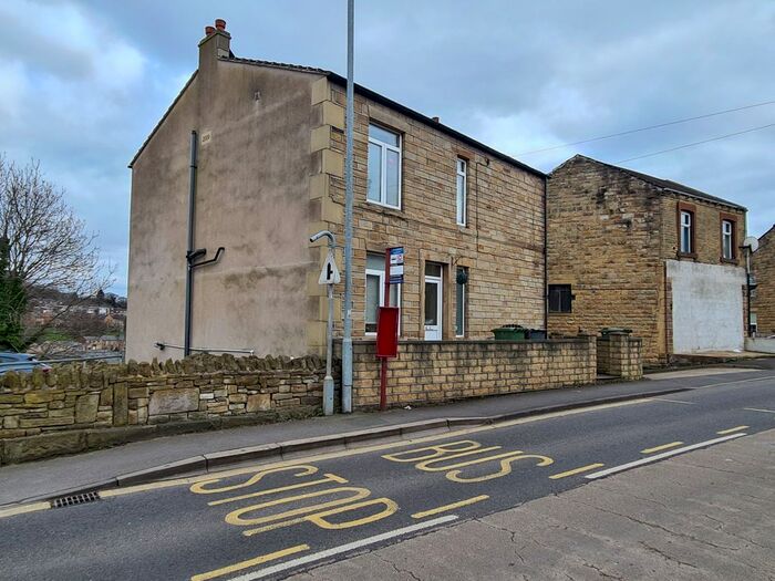 6 Bedroom Detached House For Sale In Cross Bank Road, Batley, WF17