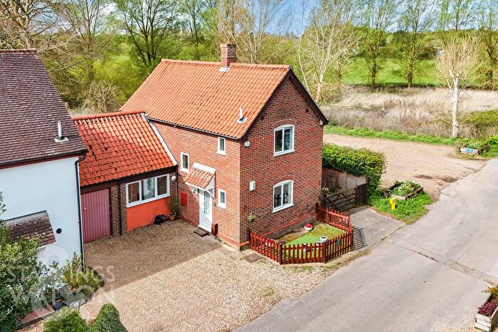 3 Bedroom Link Detached House For Sale In The Green, Homersfield, Harleston, IP20
