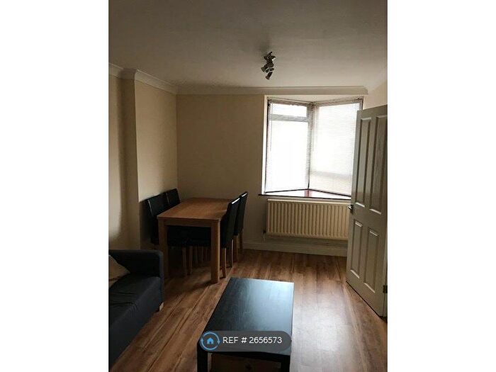 1 Bedroom Flat To Rent In Banstead Road, Carshalton, SM5