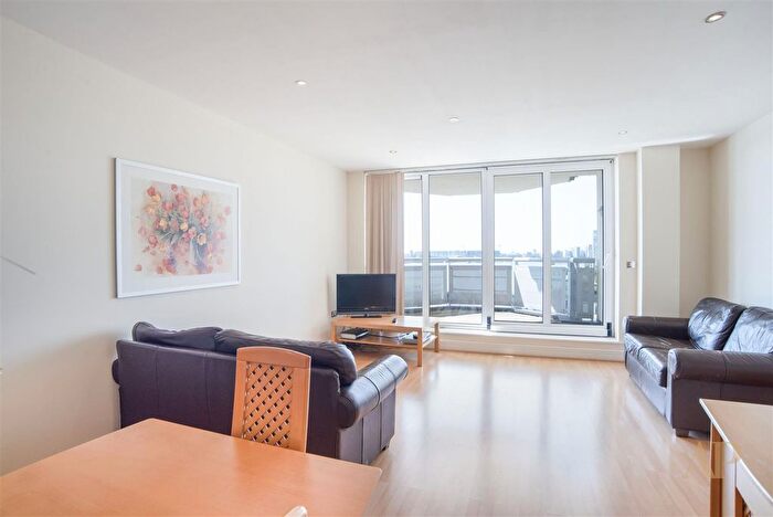 3 Bedroom Flat To Rent In Tradewinds, Wards Wharf Approach, E16