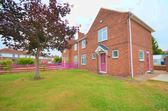 3 Bedroom Semi-Detached House To Rent In Aberconway Crescent, Rossington, Doncaster, DN11
