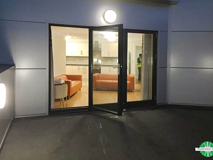 3 Bedroom Flat To Rent In The Grove, E15