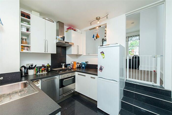 1 Bedroom Flat To Rent In Walpole Gardens, Chiswick, W4