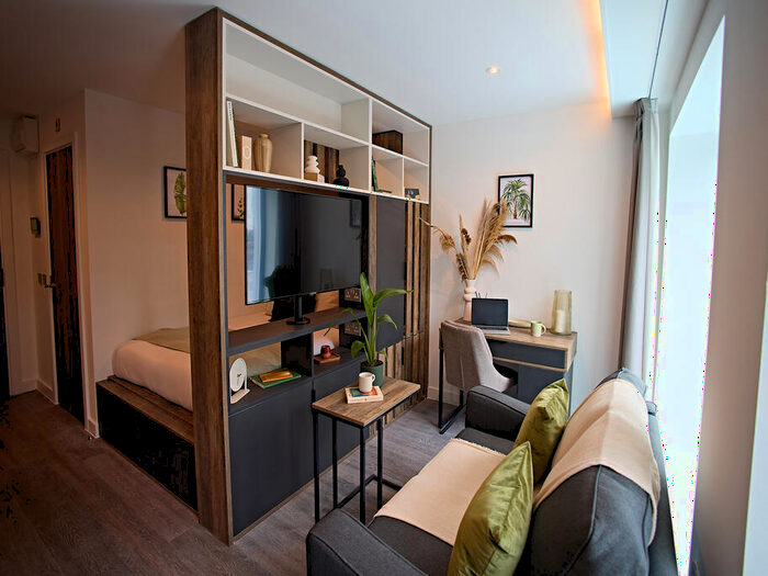 Apartment To Rent In Apt, Live Oasis St Albans Place #, LS2