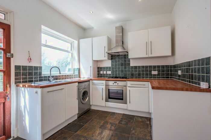 2 Bedroom Flat To Rent In Lawrence Road, London, W5