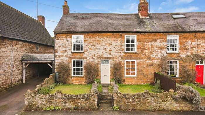 3 Bedroom Cottage For Sale In Banbury Lane, Byfield, Northamptonshire, NN11