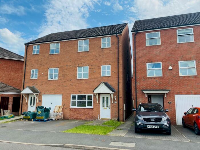 4 Bedroom Town House To Rent In Welland Road, Hilton, Derby, DE65
