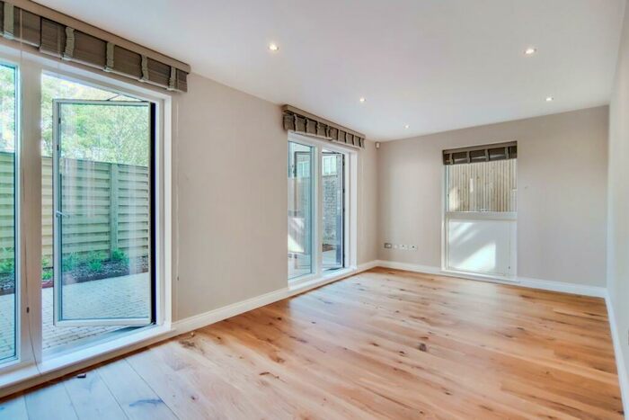 2 Bedroom Flat To Rent In Holloway Road, Holloway, N19