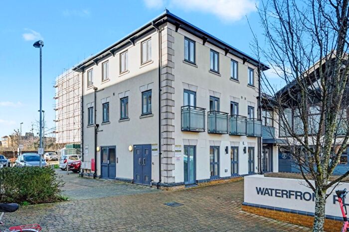 2 Bedroom Apartment For Sale In Wharf Road, Chelmsford, CM2