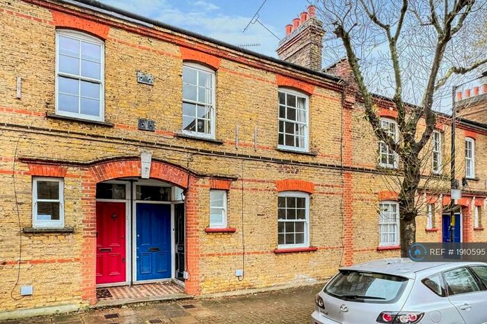 2 Bedroom Flat To Rent In Canon Beck Road, London, SE16