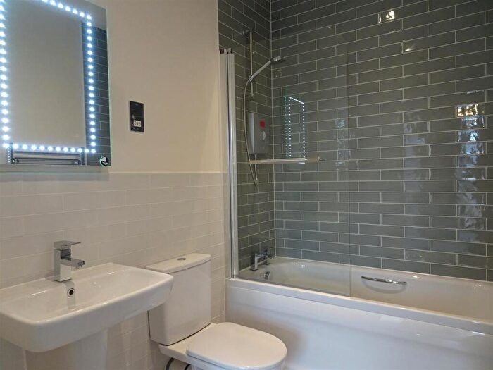 2 Bedroom Flat To Rent In Abbotsbury Court Rumbush Lane Dickens Heath, B90