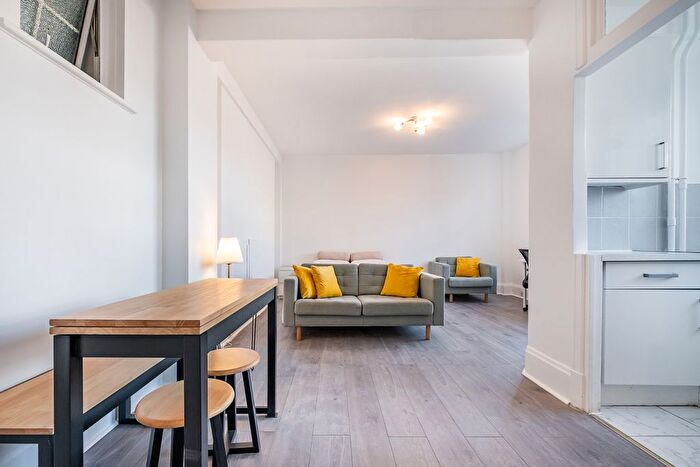 Studio To Rent In Kensington High Street, London, W14