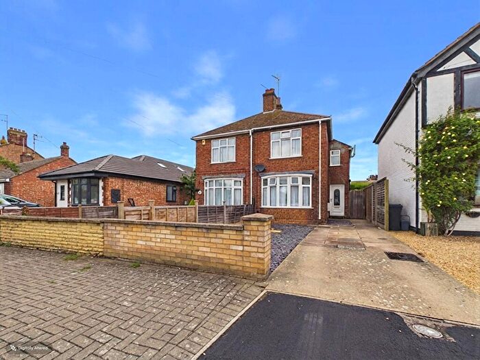 3 Bedroom Semi-Detached House For Sale In Welland Road, Dogsthorpe, PE1