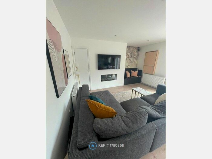 2 Bedroom Flat To Rent In Bowling Green Road, Strathaven, ML10