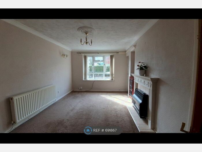 1 Bedroom Flat To Rent In Farnley, Leeds, LS12