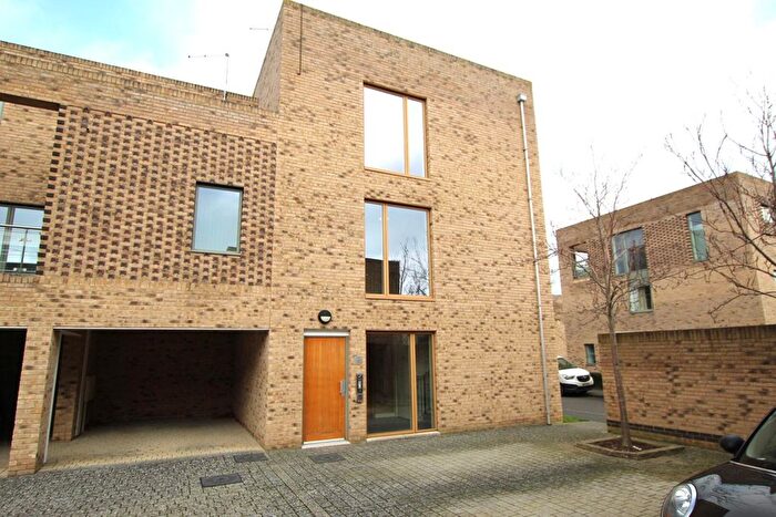 2 Bedroom Flat To Rent In Cornwell Road, Trumpington, Cambridge, CB2