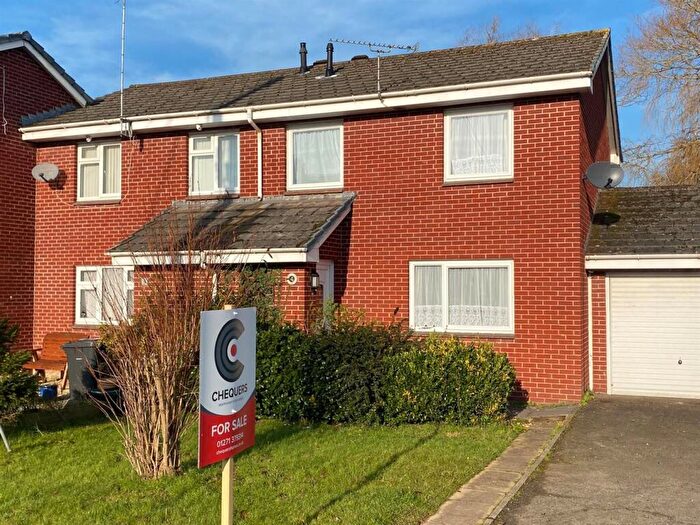 3 Bedroom End Of Terrace House For Sale In Cater Road, Barnstaple, EX32