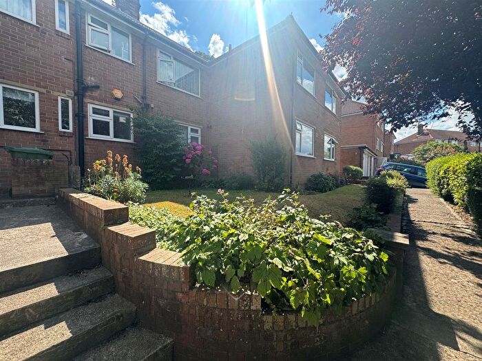 2 Bedroom Flat For Sale In Queen Margarets Road, Scarborough, YO11