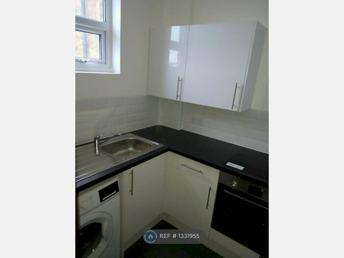 Studio To Rent In Palm Bay Avenue, Cliftonville, CT9