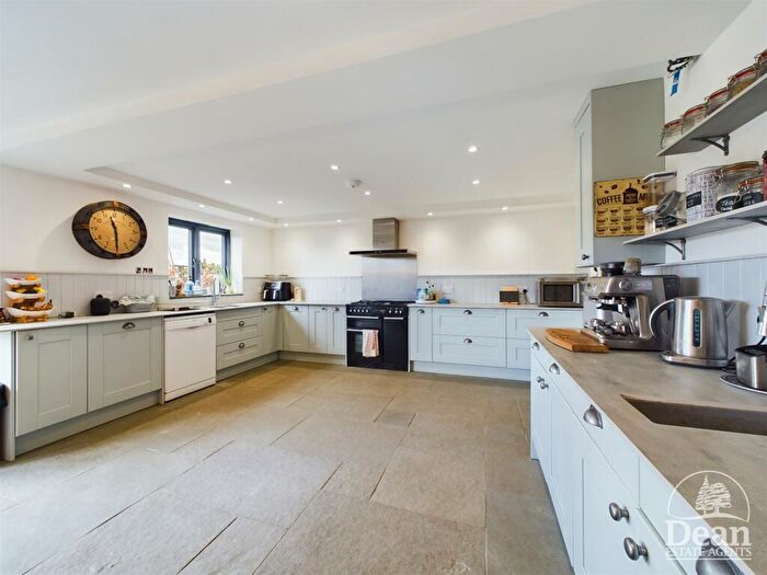 4 Bedroom Detached House For Sale In Staunton Road, Coleford, GL16