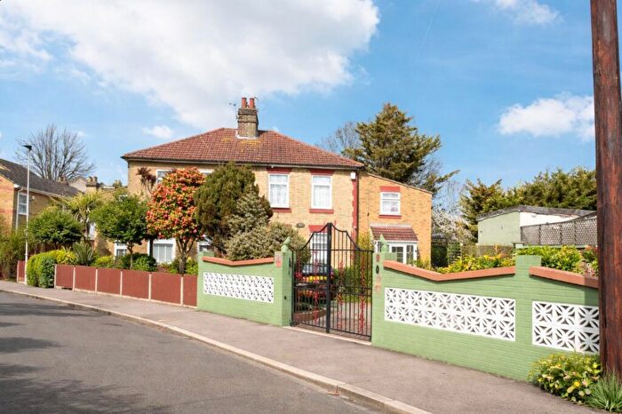 3 Bedroom Semi Detached House For Sale In Idmiston Road, London, E15