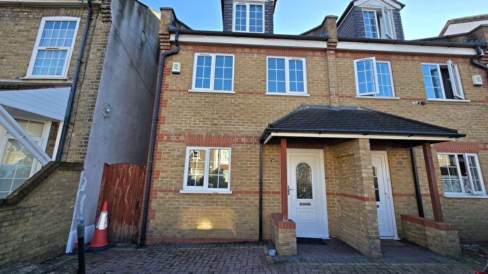 4 Bedroom Terraced House To Rent In Roman Road, London, E6