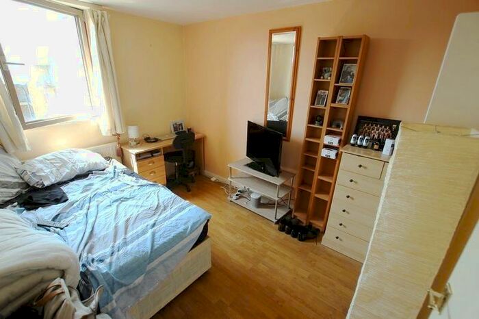 1 Bedroom Property To Rent In China Court, Asher Way, London, E1W