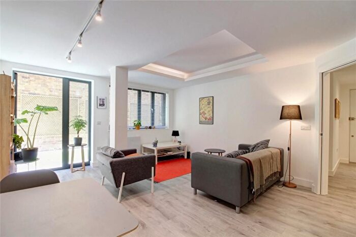 1 Bedroom Flat To Rent In Kingsland Green, Hackney, London, E8