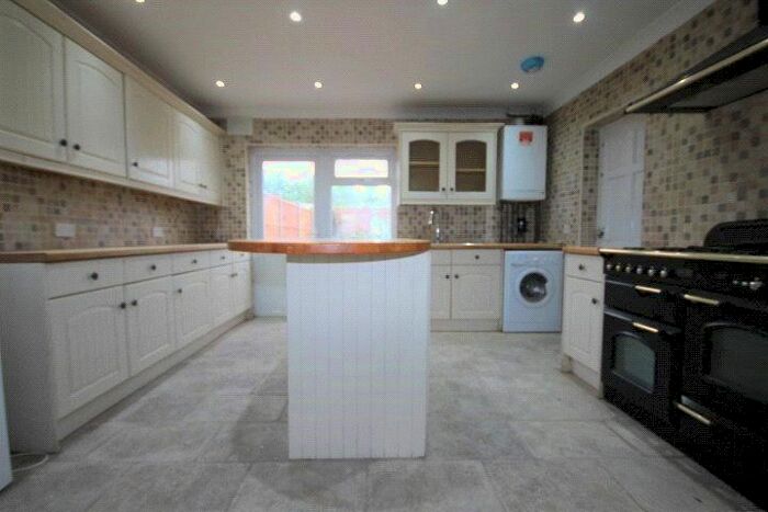 6 Bedroom Semi-Detached House To Rent In Harrow Road, Feltham, Surrey, TW14