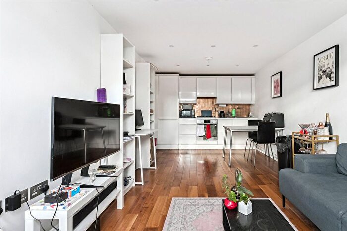 2 Bedroom Flat For Sale In Hanbury Street, London, E1