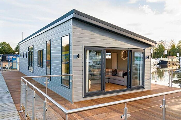 2 Bedroom Lodge For Sale In East Waterside, Upton-Upon-Severn, Worcester, WR8
