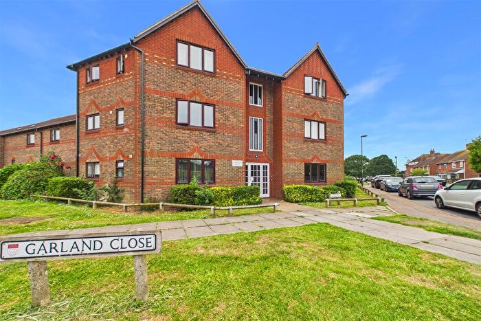 1 Bedroom Flat For Sale In Cherry Orchard Road, Chichester, PO19