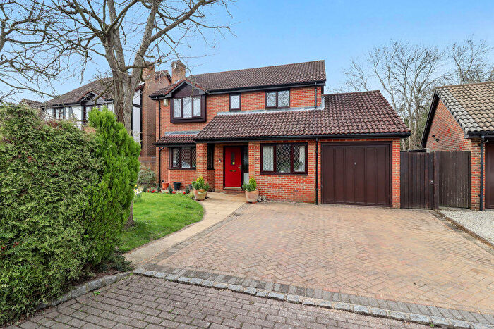 5 Bedroom Detached House For Sale In Bishops Grove, Windlesham, GU20