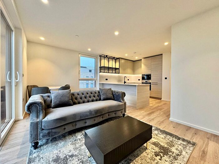 2 Bedroom Flat To Rent In Bowline House, Hemlock Street, Heron Wharf, London, E14