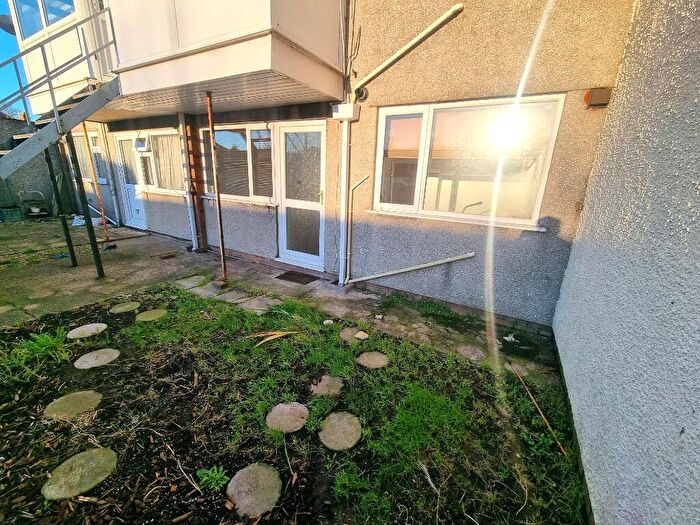 1 Bedroom Flat To Rent In Uppercliff Close, Penarth, CF64