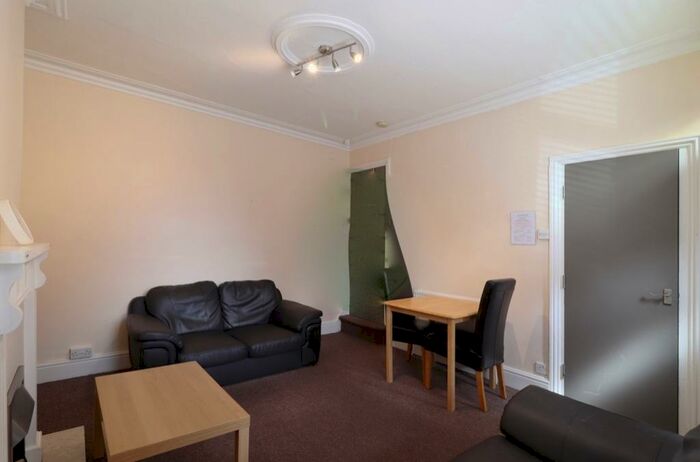 2 Bedroom Terraced House To Rent In Beamsley Place, Leeds, West Yorkshire, LS6