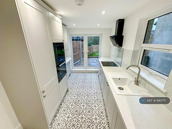 3 Bedroom Terraced House To Rent In Luton High Street, Chatham, ME5