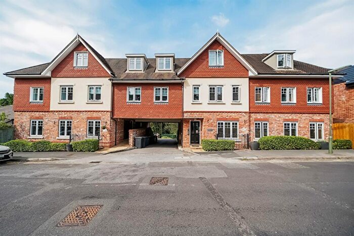 2 Bedroom Flat To Rent In Kings Road, Haslemere, GU27