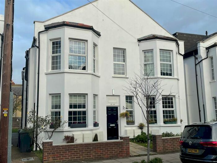 1 Bedroom Flat To Rent In Robinson Road, Colliers Wood, London, SW17