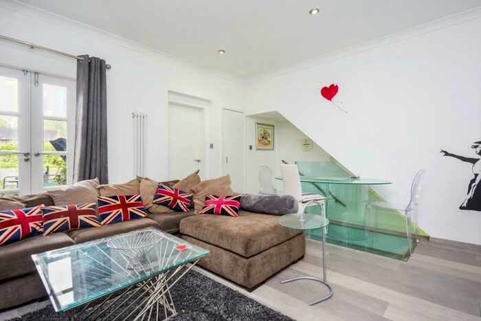 3 Bedroom Duplex To Rent In Kings Road Windsor, SL4