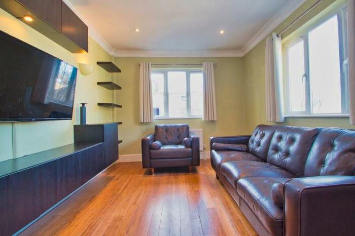 2 Bedroom Flat To Rent In Livingston Lodge, 157 Chingford Road, London, E17