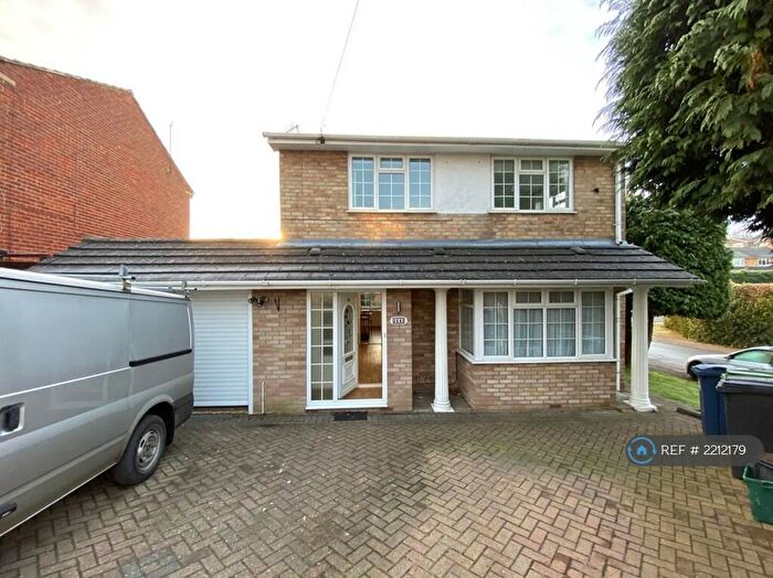 4 Bedroom Detached House To Rent In Georges Hill, Widmer End, High Wycombe, HP15