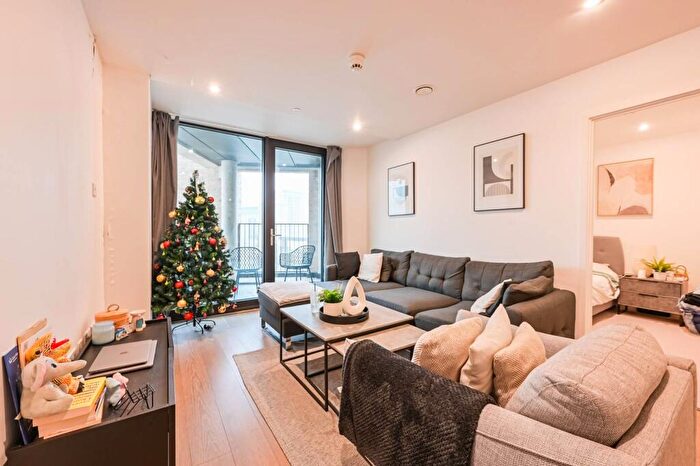 1 Bedroom Flat To Rent In Salter Street, , Canary Wharf, London, E14