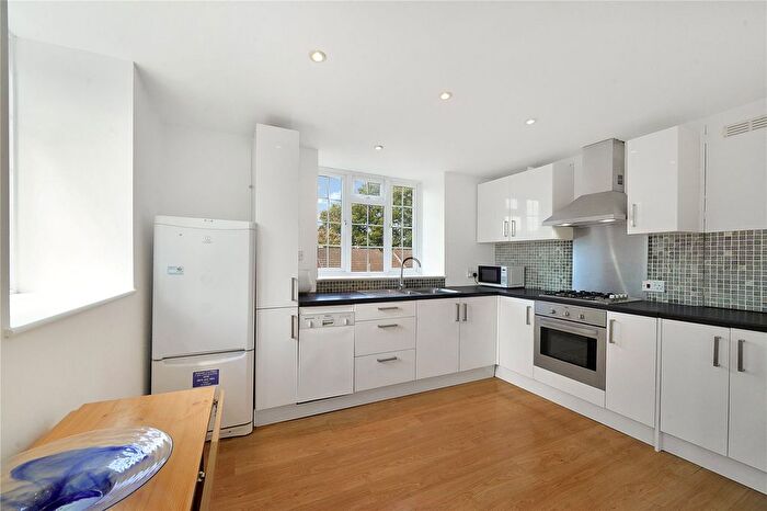 2 Bedroom Flat For Sale In Craig Mount, Radlett, Hertfordshire, WD7