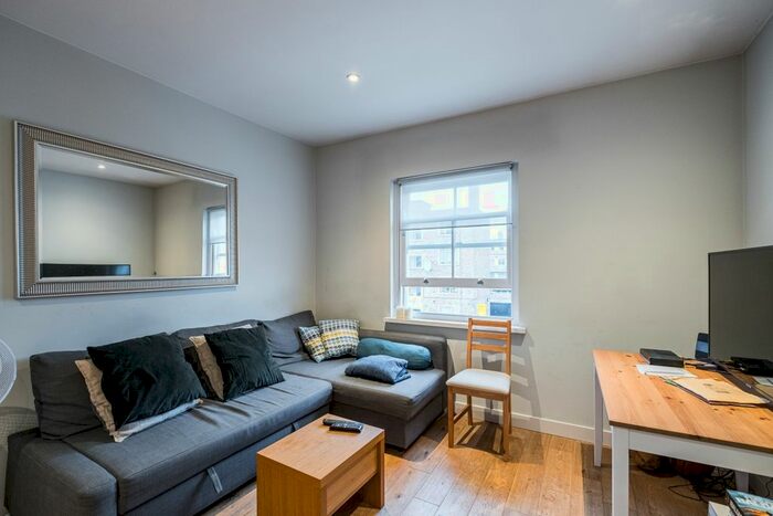 2 Bedroom Flat To Rent In Southgate Road, London, N1