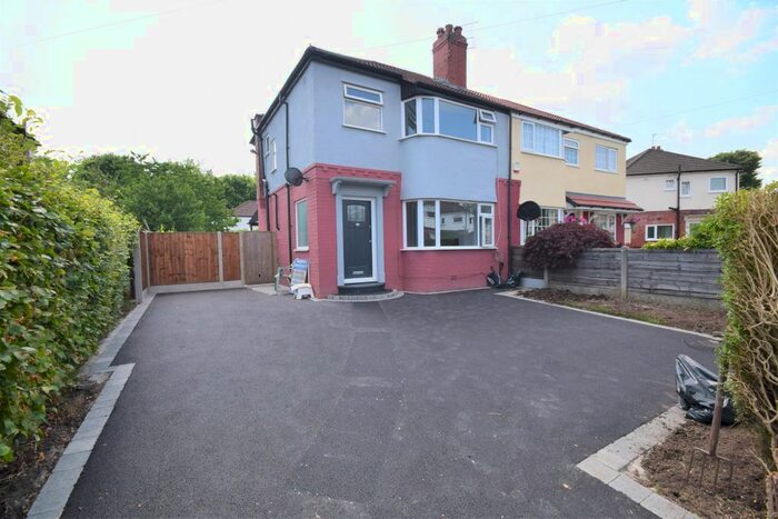 3 Bedroom Semi-Detached House To Rent In Villdale Avenue, Offerton, Stockport, SK2