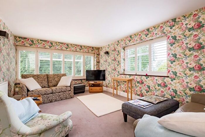 2 Bedroom Flat For Sale In Knoll Hill, Bristol, BS9