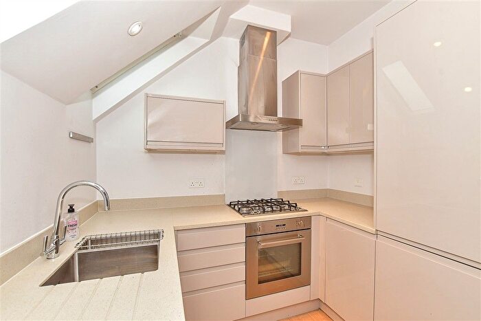 1 Bedroom Flat For Sale In St. John's Road, Tunbridge Wells, Kent, TN4